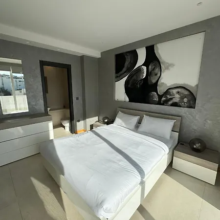 Giuliani Seafront Penthouse 15 * Saint Julian's