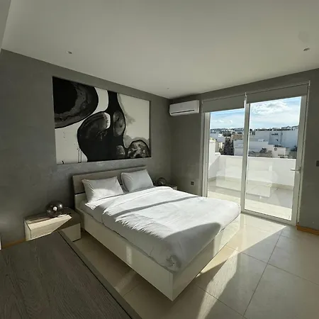 Giuliani Seafront Penthouse 15 *