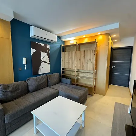 Giuliani Seafront Penthouse 15 アパート