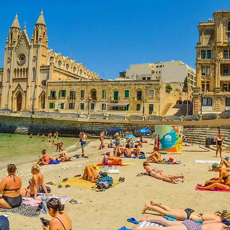 Giuliani Seafront Penthouse 15 *