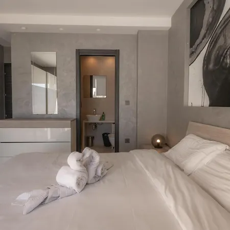 Giuliani Seafront Penthouse 15