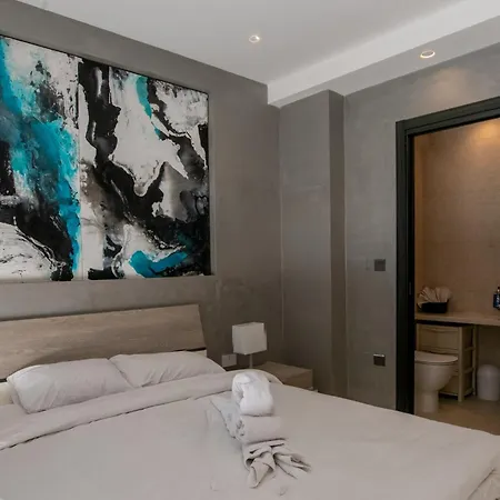 Giuliani Seafront Penthouse 15 * Saint Julian's