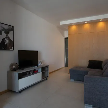 Giuliani Seafront Penthouse 15 Saint Julian's