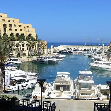 Giuliani Seafront Penthouse 15 Apartment San Ġiljan
