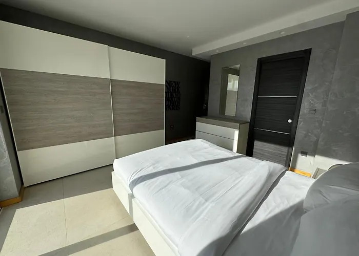 Apartment Giuliani Seafront Penthouse 15 San Ġiljan