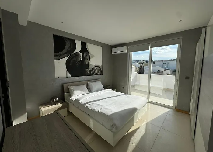 Giuliani Seafront Penthouse 15 *