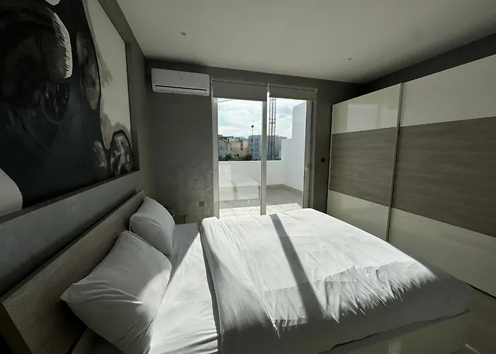 Giuliani Seafront Penthouse 15