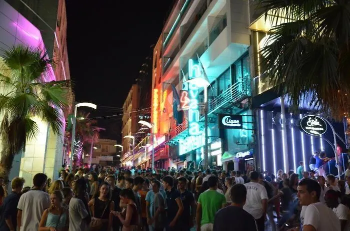 Giuliani Seafront Penthouse 15